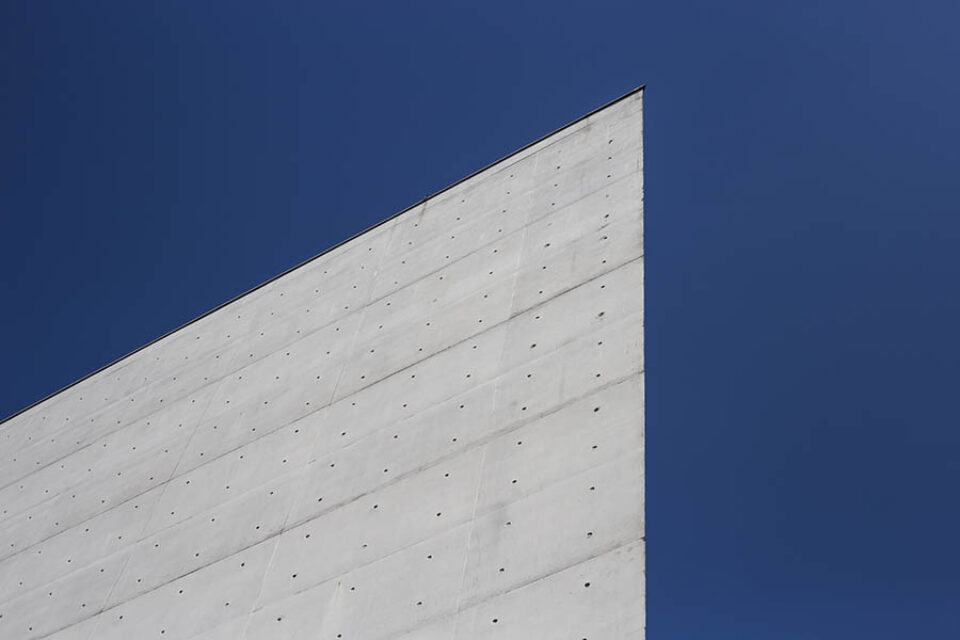 Sharp concrete corner of Paul Lobe Haus