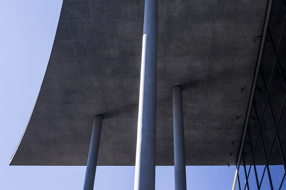 Paul Lobe Haus concrete canopy and pillars