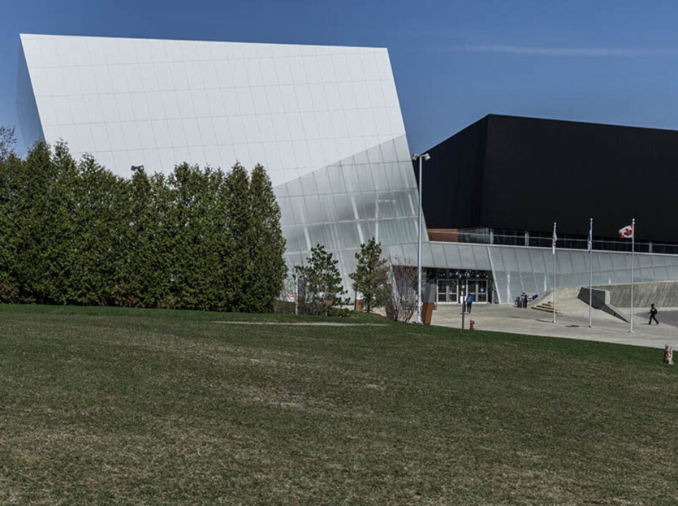 Complexe sportif Saint-Laurent, Montreal