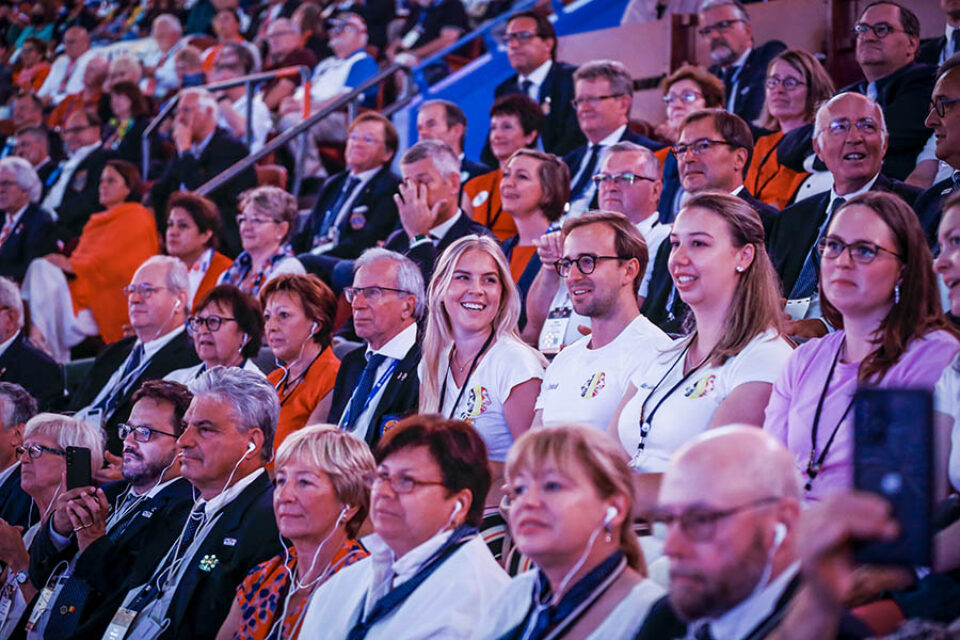 Convention crowd in Bell Centre, Montreal