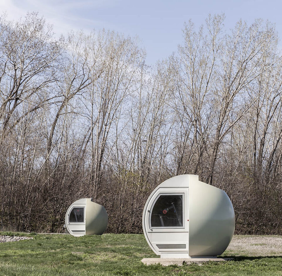 White spheres, Parc Frederic-Back